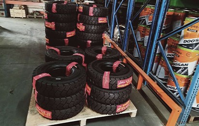 青島叉車輪胎.jpg 青島叉車輪胎.jpg