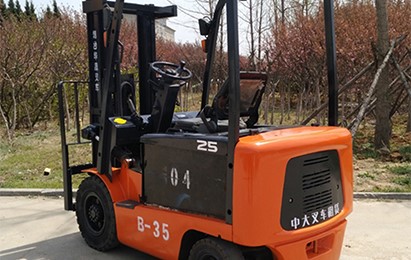 電動叉車.jpg 電動叉車.jpg